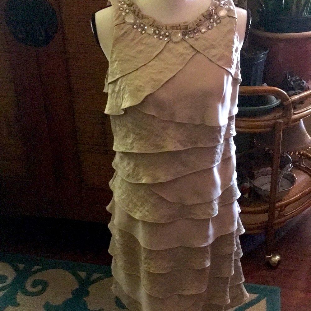 Lovely beige / gold layer formal dress sz 14 - Picture 2 of 6
